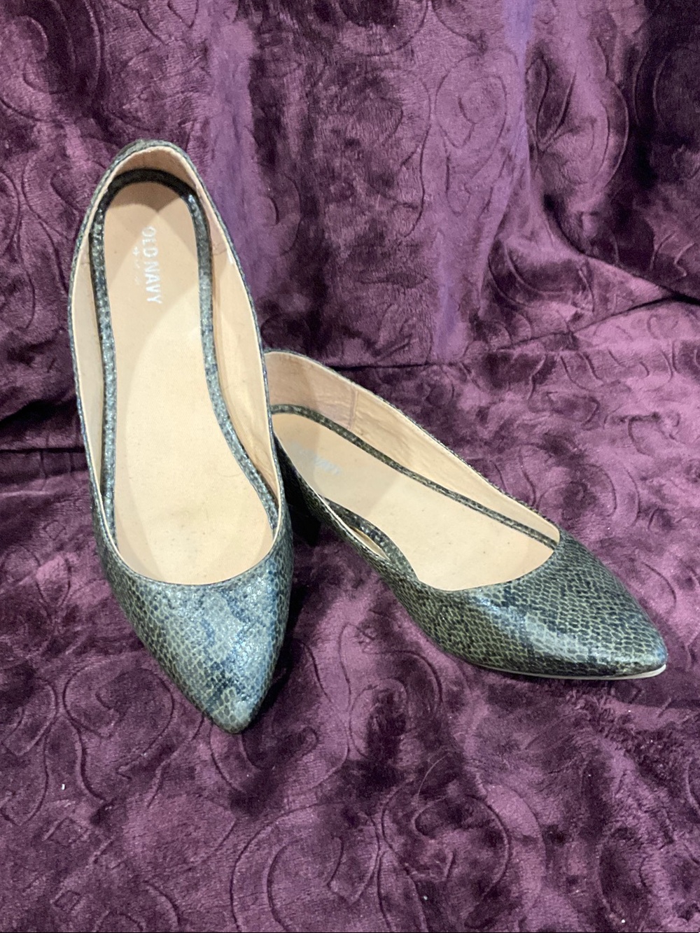 Old Navy Women's Green Snake-Print Pointed Toe Flats